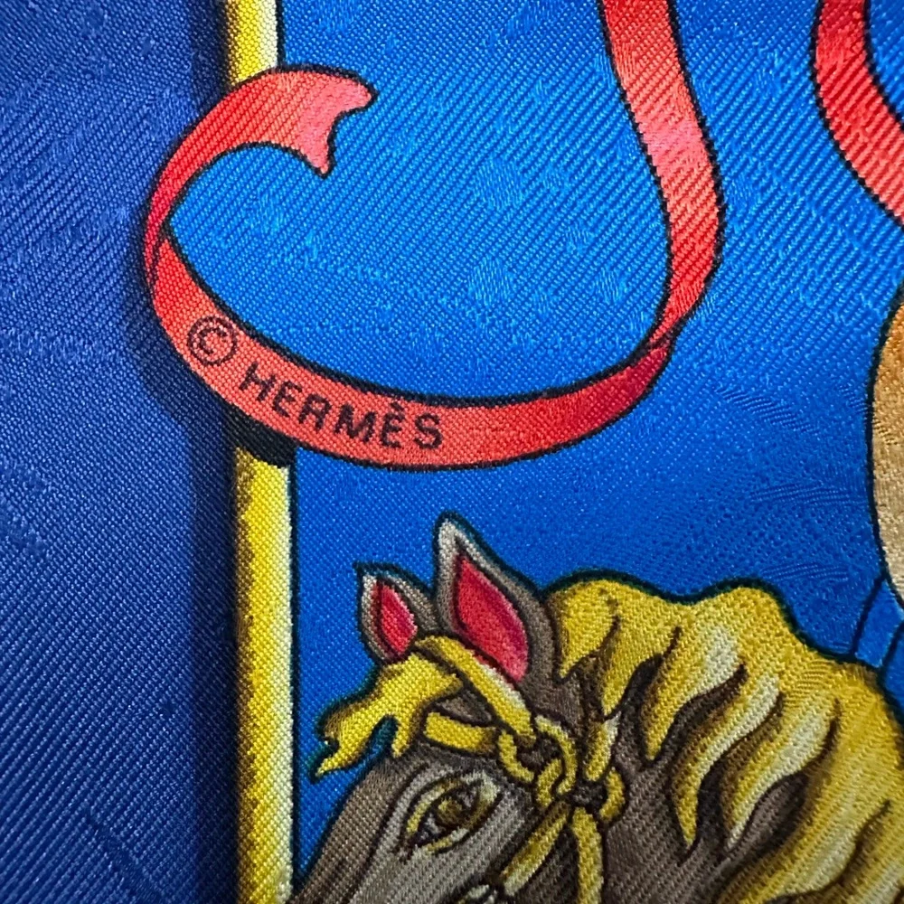 Authentic  HERMÈS Silk angora horse carousel stole blue gold vintage France - Picture 9 of 9